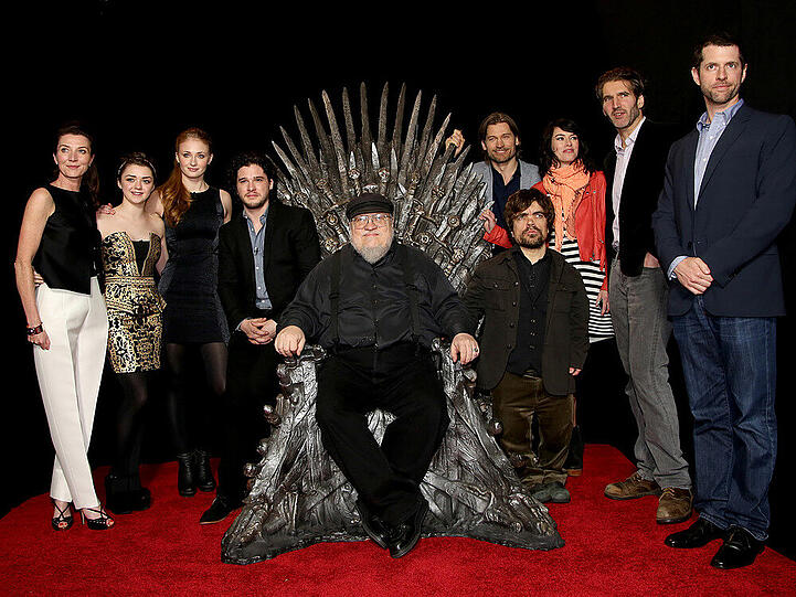 "Game of Thrones"-Schöpfer George RR Martin und ein Teil der Darsteller