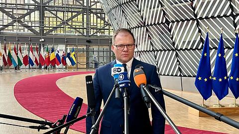 War bis zum frühen Morgen in Brüssel für stundenlange Verhandlungen: Umweltminister Carsten Schneider (SPD).