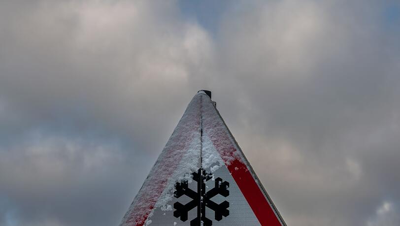 Frost, Glätte, Schnee: Der Winter meldet sich zurück. (Illustration)