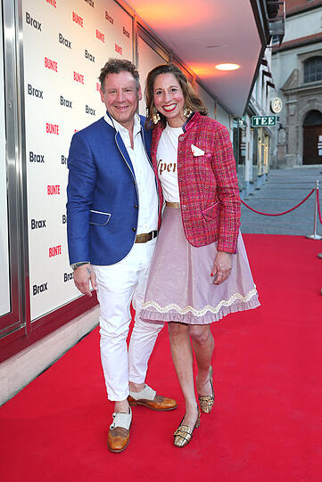 Andreas Meister und Dirndl-Designerin Lola Paltinger.