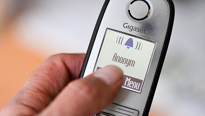Manchmal klingelt das Telefon und jemand von einer Werbehotline ist dran - das geht vielen Menschen auf die Nerven. (Symbolbild) Manchmal klingelt das Telefon und jemand von einer Werbehotline ist dran - das geht vielen Menschen auf die Nerven. (Symbolbild)