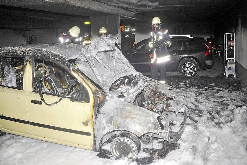 In dieser Tiefgarage in Unterhaching wurde ein Roller angezündet. Dabei brannte ein Auto mit ab.