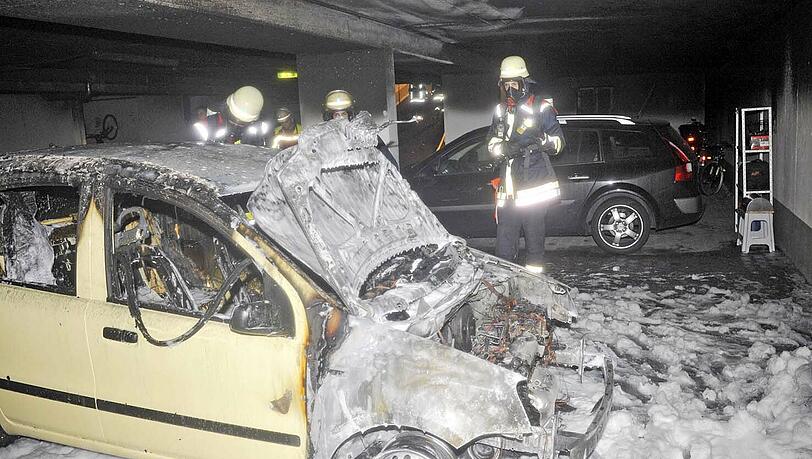 In dieser Tiefgarage in Unterhaching wurde ein Roller angezündet. Dabei brannte ein Auto mit ab. In dieser Tiefgarage in Unterhaching wurde ein Roller angezündet. Dabei brannte ein Auto mit ab.