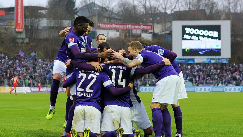 Erzgebirge Aue überholt den TSV 1860 vorerst. Erzgebirge Aue überholt den TSV 1860 vorerst.
