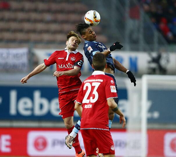 RUBIN OKOTIE: NOTE 3. Gefiel durch Defensiv-Arbeit, eine herausgeholte Ecke und zahlreiche Versuche, den Ball zu behaupten. Klar, die Löwen verlegten sich früh aufs Verwalten, aber ein paar Torchancen hätten es schon sein dürfen. Am Ende rieb er sich auf.