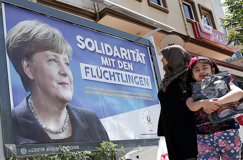 Bundeskanzlerin Angela Merkel besucht ein Flüchtlingscamp nahe der südosttürkischen Stadt Gaziantep. Die Bilder.