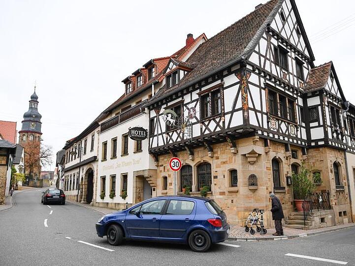 Donald Trumps Großeltern väterlicherseits stammten aus Kallstadt an der Weinstraße. Das Dorf mit seinen etwa 1200 Einwohnern zählt zu den bekanntesten Weinorten in der Pfalz.