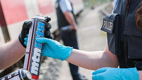 Der 50-Jährige wurde vorläufig festgenommen und zur Wache der Bundespolizei in der Denisstraße gebracht. (Symbolbild)
