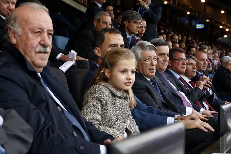 König Felipe mit seiner ältesten Tochter Leonor im Estadio Vicente Calderón in Madrid