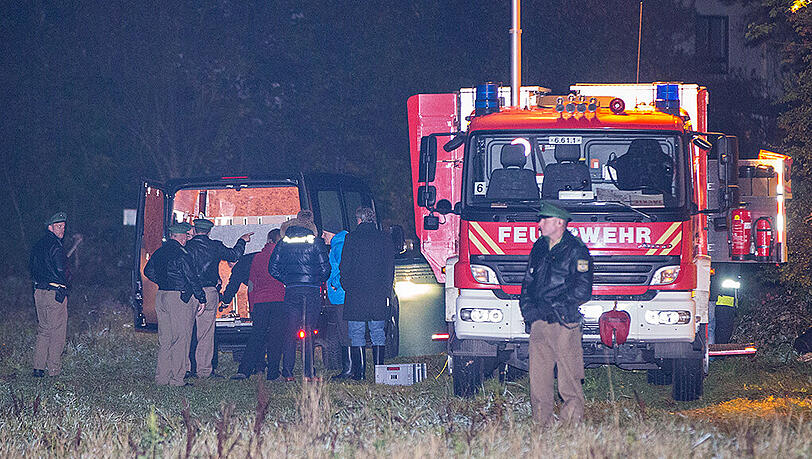 Bilder vom Tatort in Langwied. In einer Keller-Ruine wurde die Leiche einer Frau gefunden. Die Beamten gehen bereits am Montag davon aus, dass es sich um die vermisste Aline Körner handelt. Bilder vom Tatort in Langwied. In einer Keller-Ruine wurde die Leiche einer Frau gefunden. Die Beamten gehen bereits am Montag davon aus, dass es sich um die vermisste Aline Körner handelt.