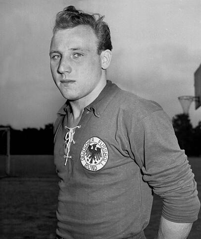 4. September 1956: Der junge Uwe Seeler im Nationaltrikot.