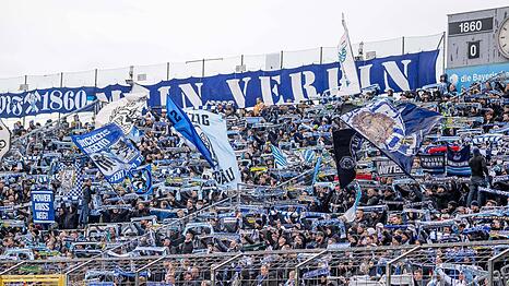 Im Optimalfall jener Ort, an dem frenetische Stimmung herrscht und Siege gefeiert werden, zuletzt dagegen Straf-Ecke der Löwen: die berühmte Westkurve des Grünwalder Stadions.