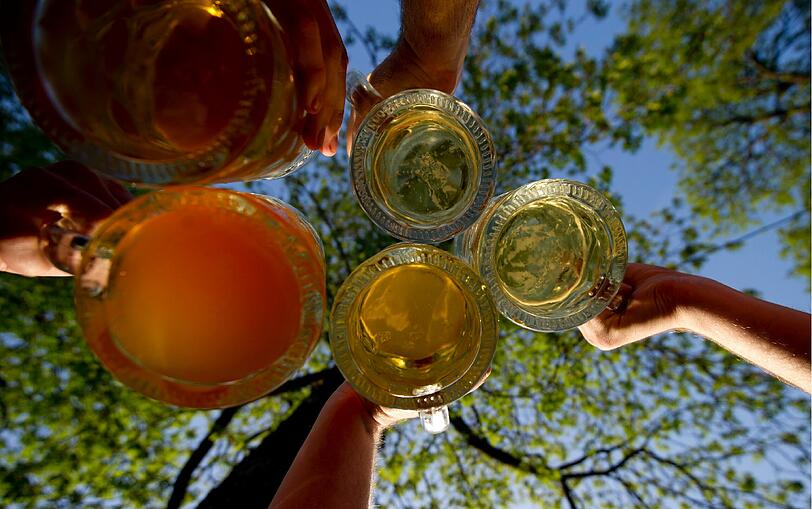 Durstlöscher: Ein kühles Bier hilft bei den hitzigen Temperaturen im Hirschgarten.