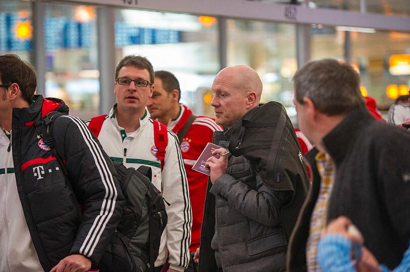 Die Bayern-Stars checken am Flughafen München ein. Sie sind unterwegs ins Trainingslager nach Doha/Katar. Die Bilder vom Abflug.