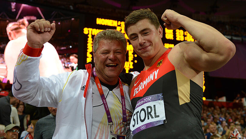 David Storl (rechts) und sein langjähriger Erfolgstrainer Sven Lang feiern gemeinsam Kugelstoß-Silber bei den Olympischen Spielen 2012 in London. David Storl (rechts) und sein langjähriger Erfolgstrainer Sven Lang feiern gemeinsam Kugelstoß-Silber bei den Olympischen Spielen 2012 in London.