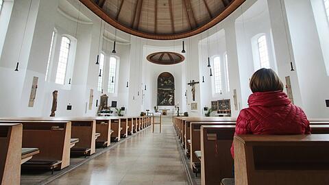 Die Bänke bleiben leer - so wie hier in der Christkönig-Kirche am Romanplatz.