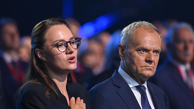 Ministerpr&auml;sidentin Swyrydenko (l.) aus Kiew vertritt Pr&auml;sident Selenskyj.
