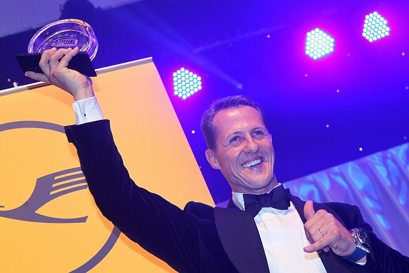 Offiziell zur "Legende" gemacht: Michael Schumacher  ist
am Samstagabend auf dem Deutschen Sportpresseball in Frankfurt am
Main als &bdquo;Legende des Sports&ldquo; geehrt worden. Der Rennfahrer steht
damit in einer Reihe mit Fußball-&bdquo;Kaiser&ldquo; Franz Beckenbauer,
Torhüter Oliver Kahn, Tennisstar Boris Becker, Eiskunstläuferin
Katarina Witt und Handballtrainer Heiner Brand, die bisher mit
dieser Auszeichnung bedacht wurden.