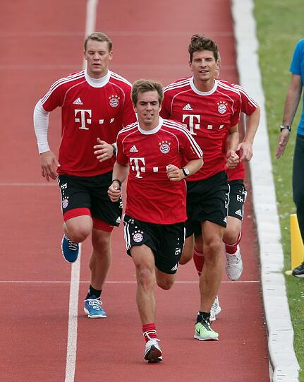 Einen Tag nach dem ersten Training unter Pep Guardiola müssen Bayern-Spieler zum Laktattest ran: Erst schwitzen, dann pieksen - die Bilder aus dem Olympiastadion