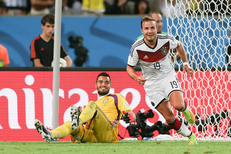 An diese Szene werden wir uns lange erinnern: Mario Götze macht sich unsterblich.