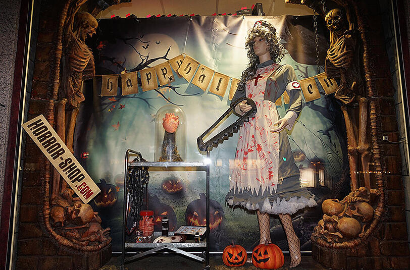 Der Halloween Gore Store bietet alles, was das Herz eines Horror-Fans begehrt.