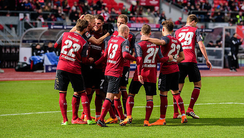 Die Profis wollen auch im Spiel beim VfL Bochum so jubeln wie zuletzt beim 3:1 gegen Duisburg. Die Profis wollen auch im Spiel beim VfL Bochum so jubeln wie zuletzt beim 3:1 gegen Duisburg.