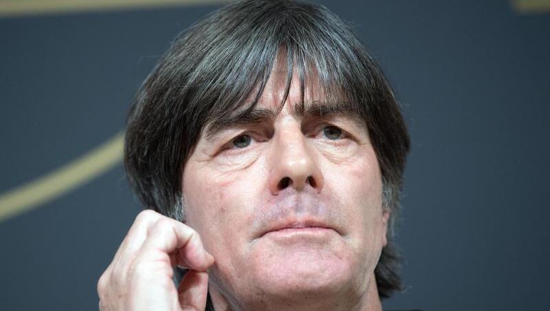 Bundestrainer Joachim Löw muss den Endspurt in der EM-Qualifikation ohne den Dortmunder Marco Reus bestreiten. Bundestrainer Joachim Löw muss den Endspurt in der EM-Qualifikation ohne den Dortmunder Marco Reus bestreiten.