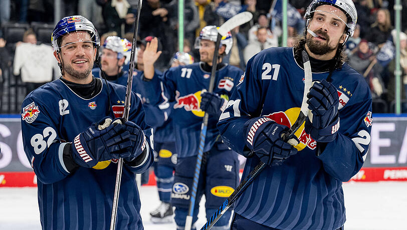 EHC-Stürmer Nico Krämmer (Nr. 21) erzielt im heiß umkämpften Derby gegen Augsburg im erneut ausverkauften SAP Garden sein erstes Saison-Tor.