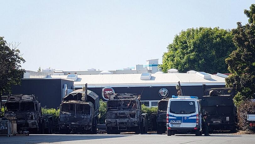 Sechs Bundeswehr-Fahrzeuge sind am Samstagabend in Erfurt in Brand geraten. (Archivbild)