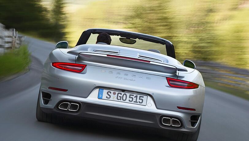 Starker Anblick: Der Porsche 911 Turbo rollt zum Jahreswechsel auch als Cabrio an. Starker Anblick: Der Porsche 911 Turbo rollt zum Jahreswechsel auch als Cabrio an.