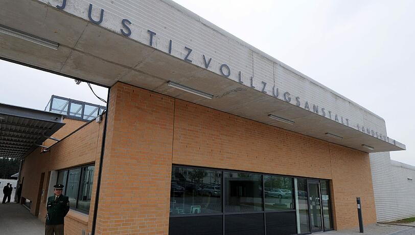 Sind die JVA-Bediensteten Schuld am Tod eines Häftlings in Landshut? Sind die JVA-Bediensteten Schuld am Tod eines Häftlings in Landshut?