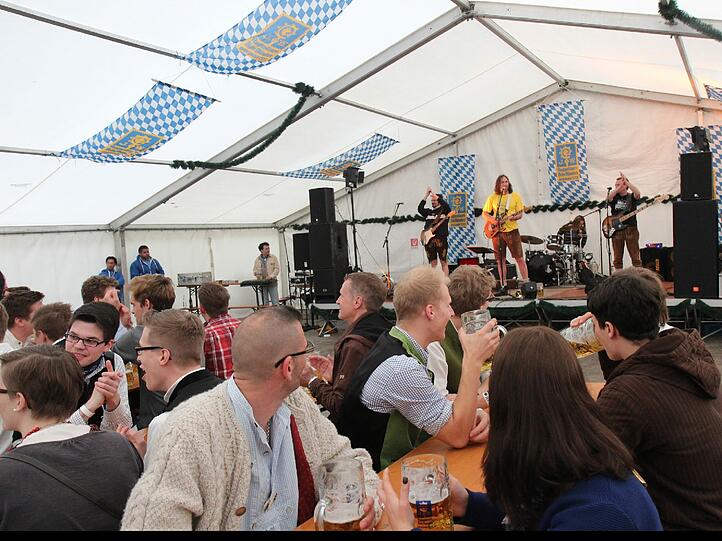 Selten ist eine Veranstaltung in Harlaching so umstritten gewesen wie das Burschenfest. Die AZ hat sich selber ein Bild gemacht.