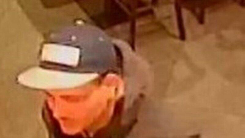 Mit diesen Aufnahmen fahndet die Polizei nach den brutalen Tätern. Mit diesen Aufnahmen fahndet die Polizei nach den brutalen Tätern.