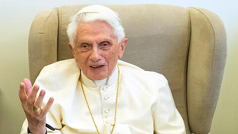 Der emeritierte Papst Benedikt XVI.. Foto: Daniel Karmann/Archivbild