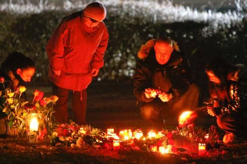 Stille Trauer in Winnenden: Am Abend haben  Einwohner des schwäbischen Städtchens Kerzen entzündet.