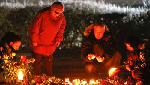 Stille Trauer in Winnenden: Am Abend haben Einwohner des schwäbischen Städtchens Kerzen entzündet. Stille Trauer in Winnenden: Am Abend haben Einwohner des schwäbischen Städtchens Kerzen entzündet.