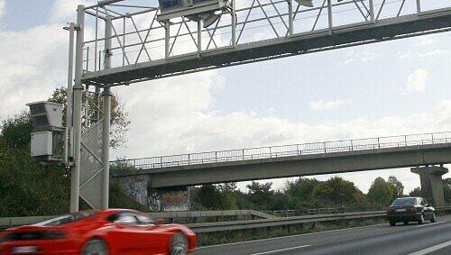 Im schlechten Zustand ist angeblich so manche Autobahn im Westen Deutschlands Im schlechten Zustand ist angeblich so manche Autobahn im Westen Deutschlands