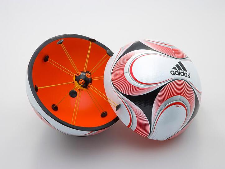 Nun wird er eingesetzt: Die FIFA will künftig Chip im Ball und Torkamera erlauben, um strittige Tore zu beurteilen. Zunächst soll die Neuerung bei der Club-WM im Dezember in Japan, beim Confederations Cup 2013 und bei der WM 2014 in Brasilien gelten.
