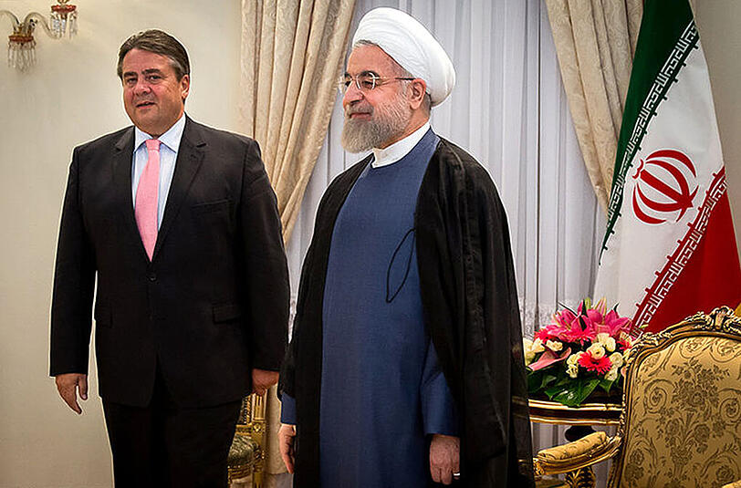 Bundeswirtschaftsminister Sigmar Gabriel wird vom iranischen Präsidenten Hassan Ruhani empfangen.