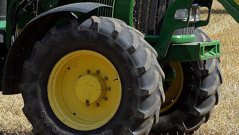 Der Landwirt überfuhr seinen Enkel. (Symbolbild). Der Landwirt überfuhr seinen Enkel. (Symbolbild).