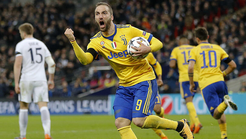 Gonzalo Higuain von Juventus Turin jubelt über sein Tor zum zwischenzeitlichen 1:1 gegen Tottenham Hotspur. Gonzalo Higuain von Juventus Turin jubelt über sein Tor zum zwischenzeitlichen 1:1 gegen Tottenham Hotspur.