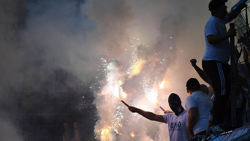 Am Montag zündeten die Löwen-Fans einmal mehr Pyrotechnik - womöglich werden dieses Mal die Chaoten zur Kasse gebeten.