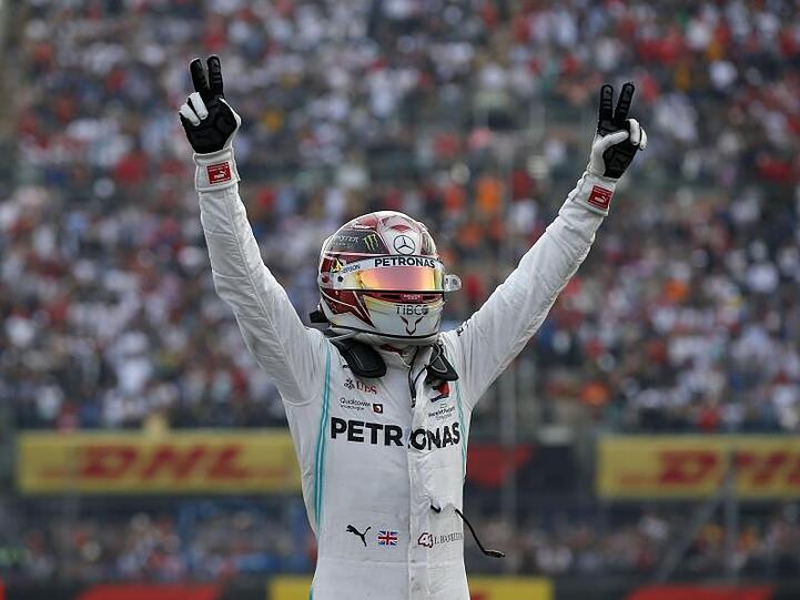 Lewis Hamilton feiert seinen Sieg in Mexiko.