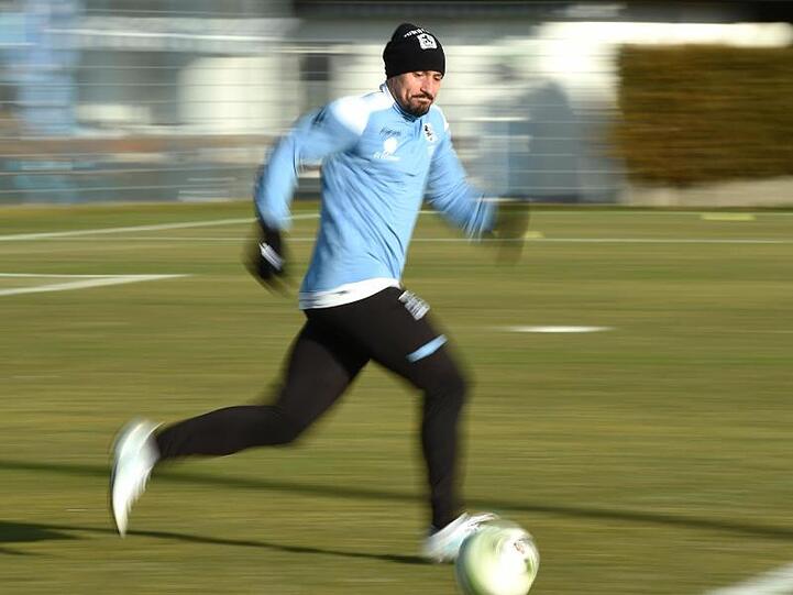 Timo Gebhart vom Fußball-Regionalligisten TSV 1860 München läuft mit dem Ball. Foto: Andreas Gebert/Archivbild