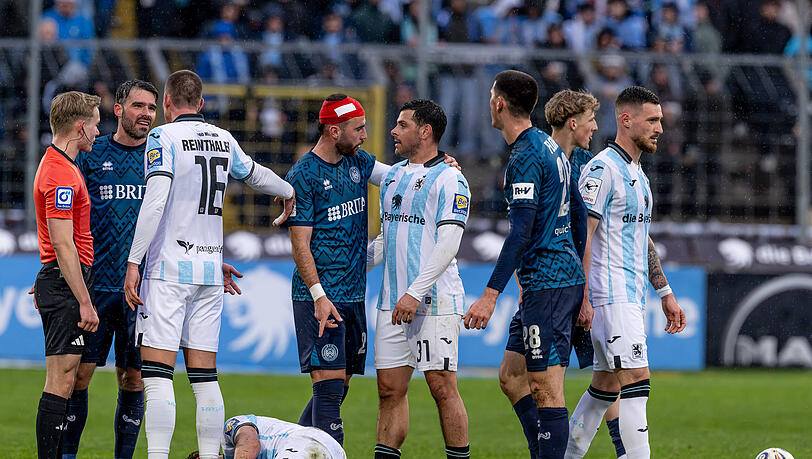 Lieferten sich ein umk&auml;mpftes Spiel auf dem Giesinger Berg: Der TSV 1860 um Kevin Volland und Wehen Wiesbaden.