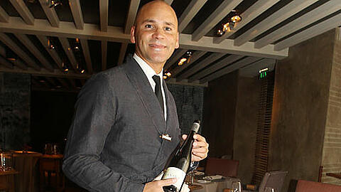 Privat ist er leidenschaftlicher Rotwein-Trinker: Enrico Spannenkrebs arbeitet als Oberkellner im Atelier vom Bayerischen Hof &ndash; und ist der beste des Jahres.