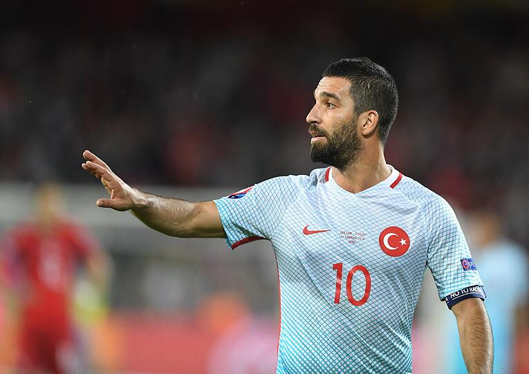 Arda Turan/Türkei: Große Erwartungen, große Enttäuschung: Die Türkei musste sich in der Qualifikation hinter Island, Kroatien und der Ukraine einordnen.