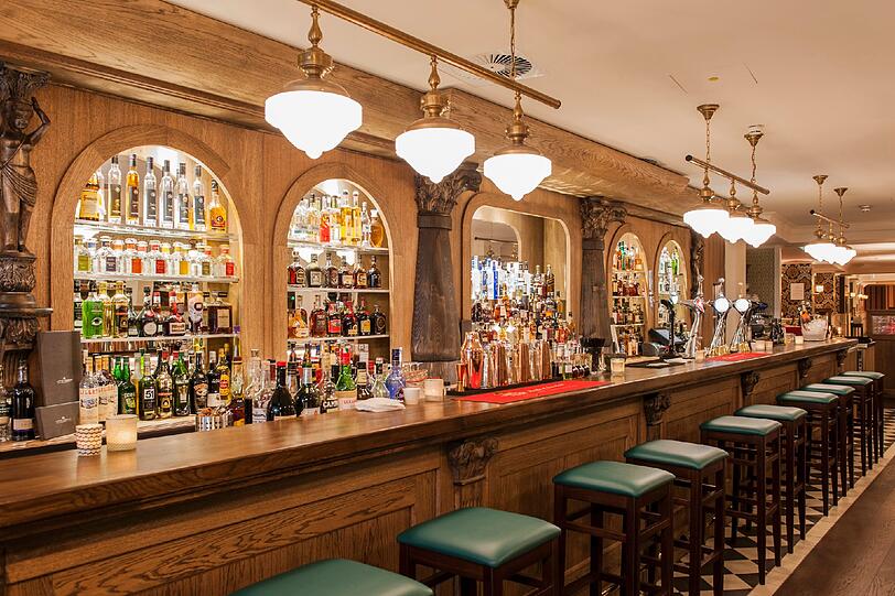 Für Gin-Freunde: Die Bar besticht vor allem durch eine großzügige Auswahl an Wacholderschnäpsen.