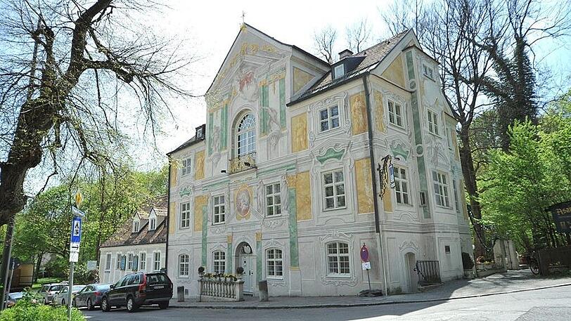 Das Asam-Schlössl wird renoviert, seit Birgit Netzle, Tochter von Toni Netzle vom Alten Simpl, Mitte Dezember 2019 den Schlüssel an die Augustiner-Brauerei zurückgegeben hat.
