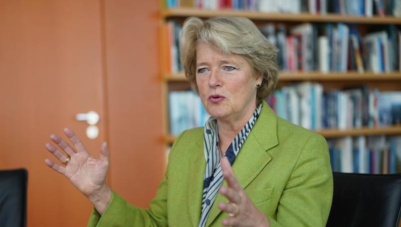 Die Kilturstaatsministerin Monika Grütters (CDU) will nun ebenfalls einen Strukturfonds zur Rettung der Kulturszene. Die Kilturstaatsministerin Monika Grütters (CDU) will nun ebenfalls einen Strukturfonds zur Rettung der Kulturszene.